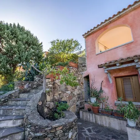 House In Among The Scents Of Sardinia Сasa de vacaciones *